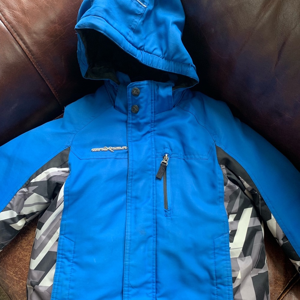 SOLD EUC Boys winter ski snowboard jacketSize 5-6.
